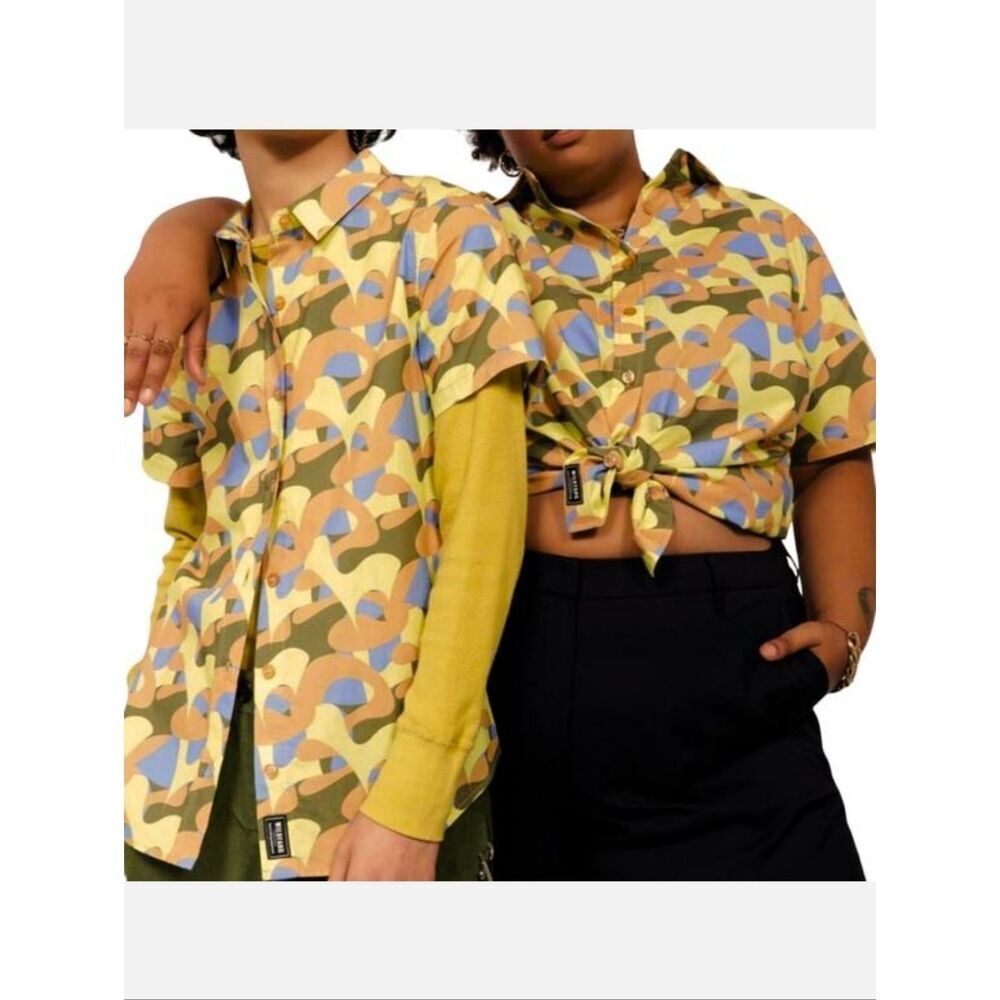 Wildfang The Essential Short Sleeve Button-up Shirt in Abstract Camo Print NWT